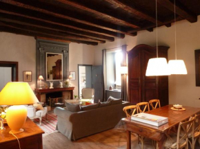 L Elegant Medieval